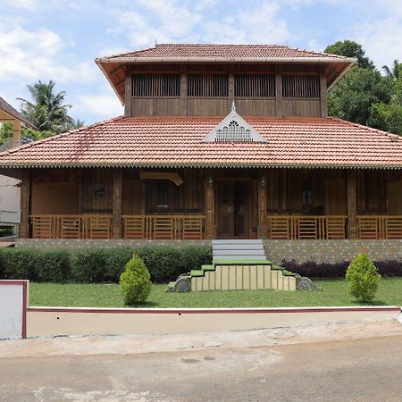 شقة Jackroot Heritage Athirappilly Kallana المظهر الخارجي الصورة