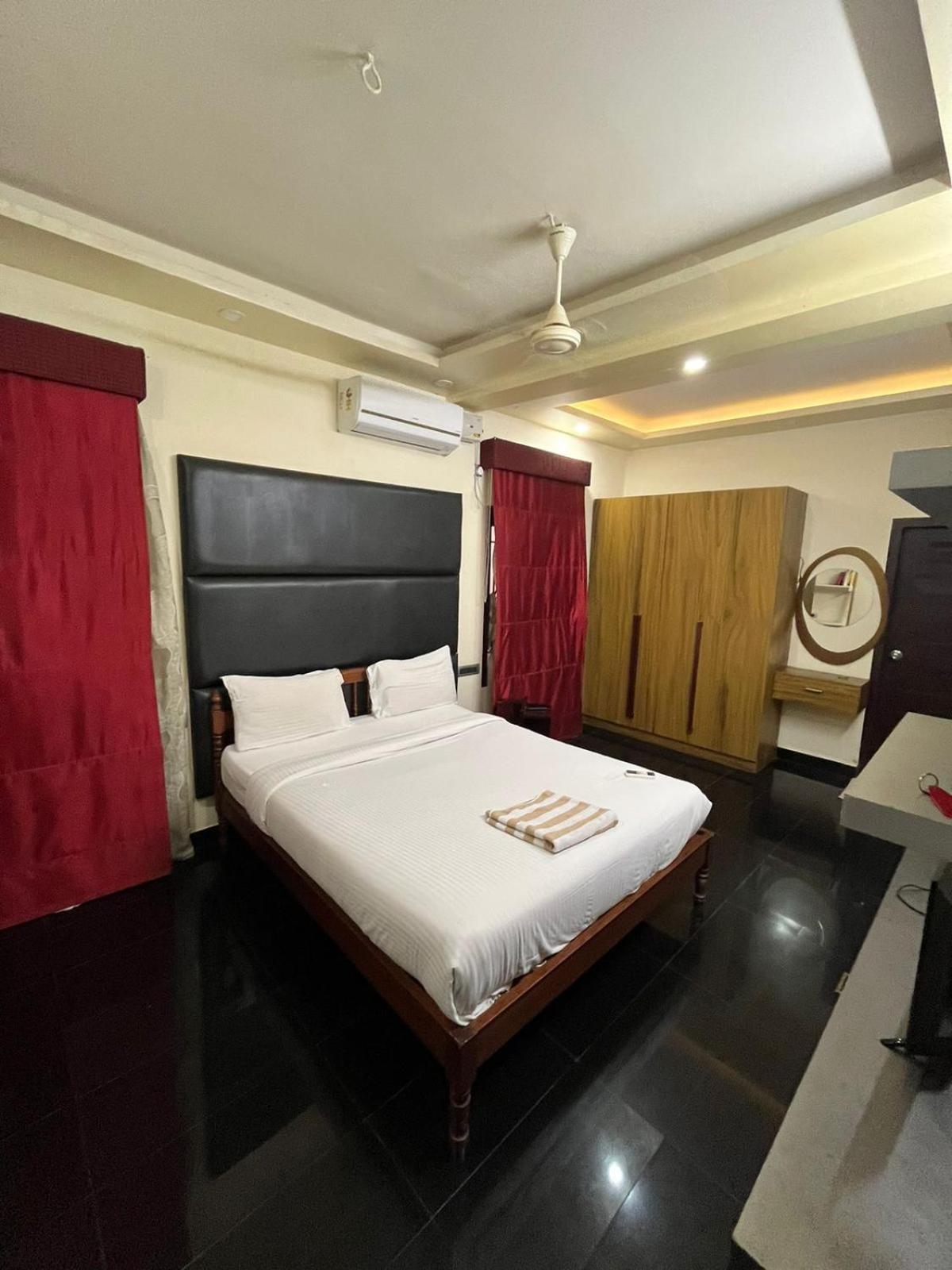 شقة Jackroot Heritage Athirappilly Kallana الغرفة الصورة